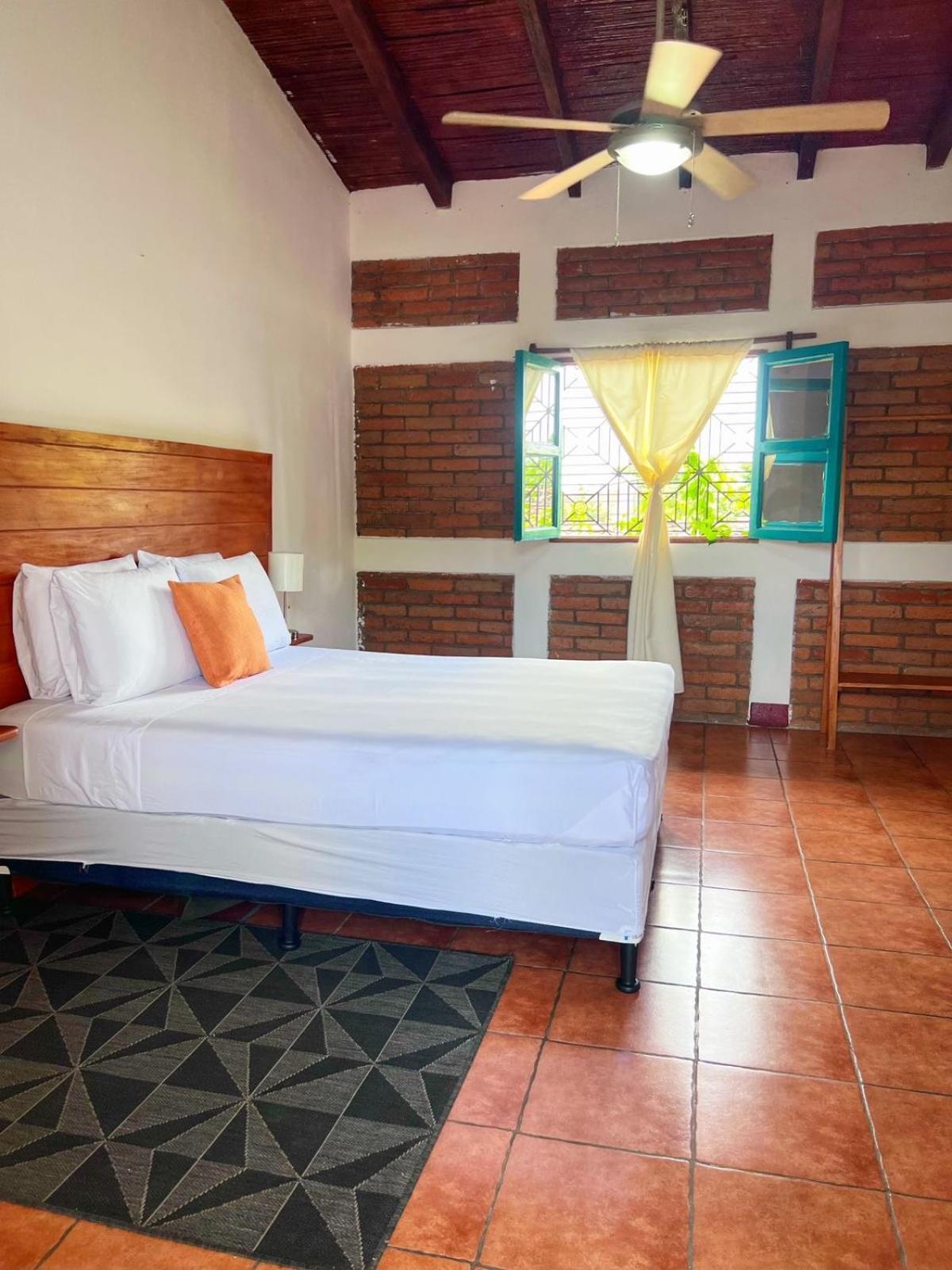 Hotel Al Sole Leon Bagian luar foto