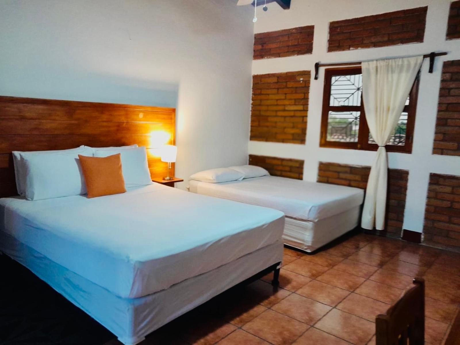Hotel Al Sole Leon Bagian luar foto